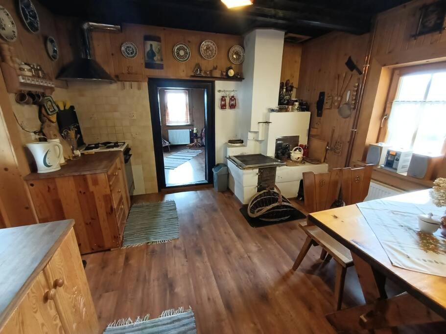 Ludwikowka Pod Luboniem, Stu-Letni Domek W Gorach Naprawa Buitenkant foto